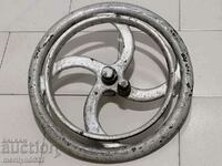 Wheel cast relief cast iron from machine gear wrought iron
