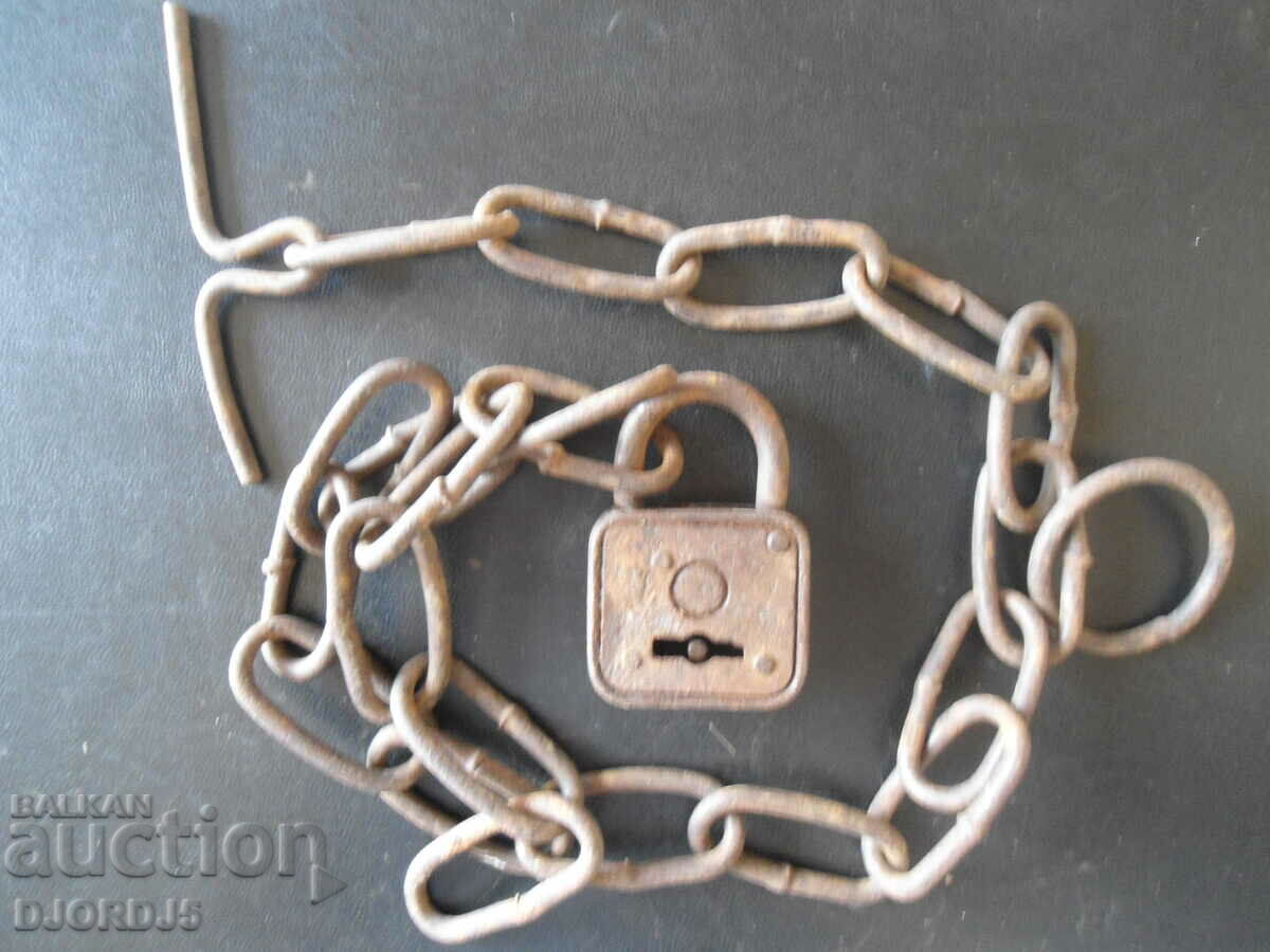 Delivery of An old padlock with a chain
