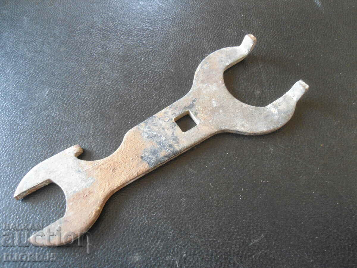 An old switch with price 2.00 BGN | € 1.02 An old switch with price 2.00 BGN | € 1.02