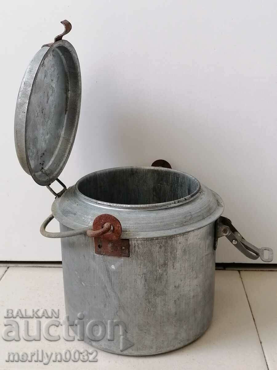 Soldier grease gun 30-50 years old with price 45.00 BGN | € 23.01 Soldier grease gun 30-50 years old with price 45.00 BGN | € 23.01