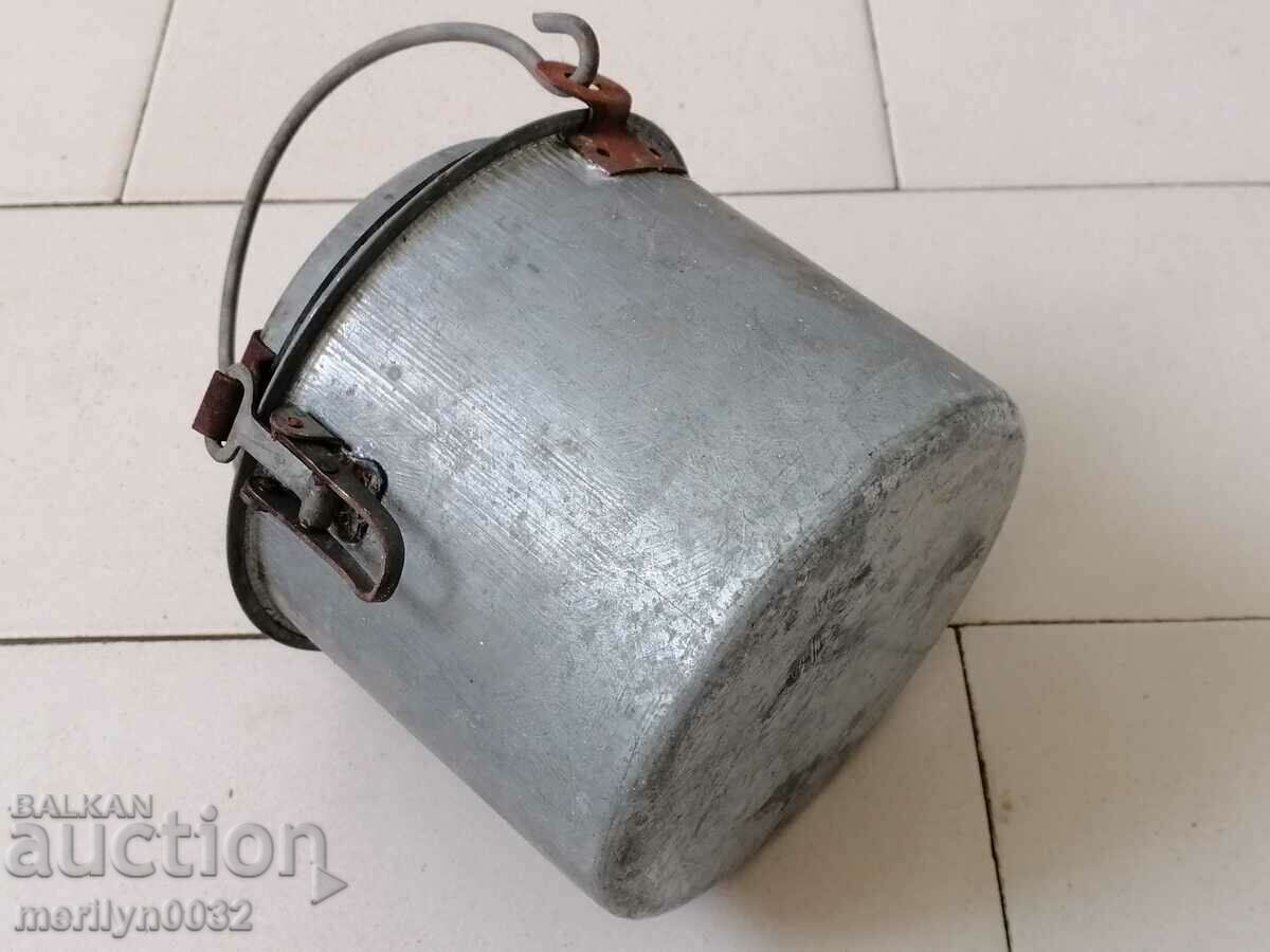 Auction Soldier grease gun 30-50 years old Auction Soldier grease gun 30-50 years old