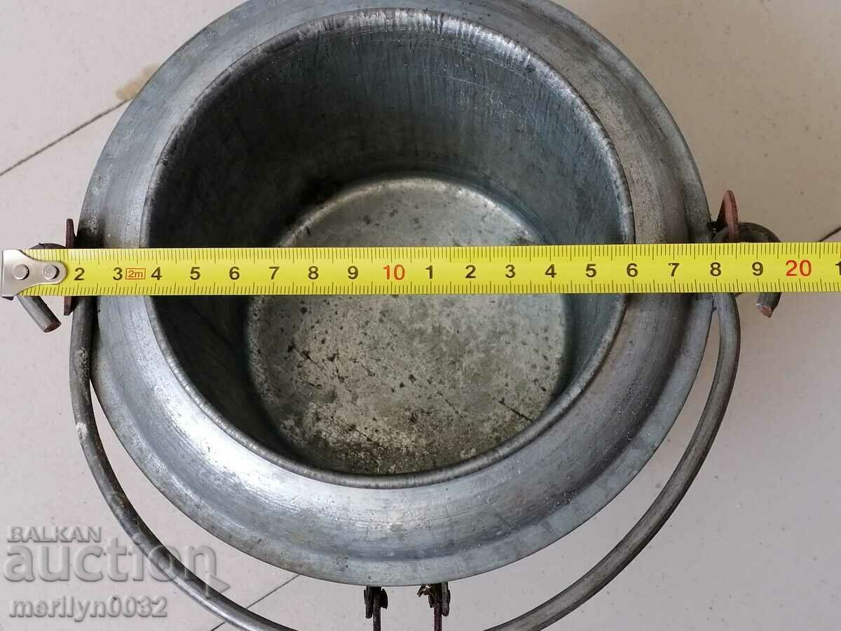 Soldier grease gun 30-50 years old - 6 Soldier grease gun 30-50 years old - 6