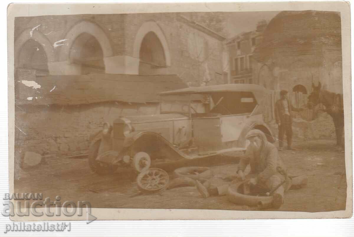 CAR REPAIR - PHOTO approx. 1920
