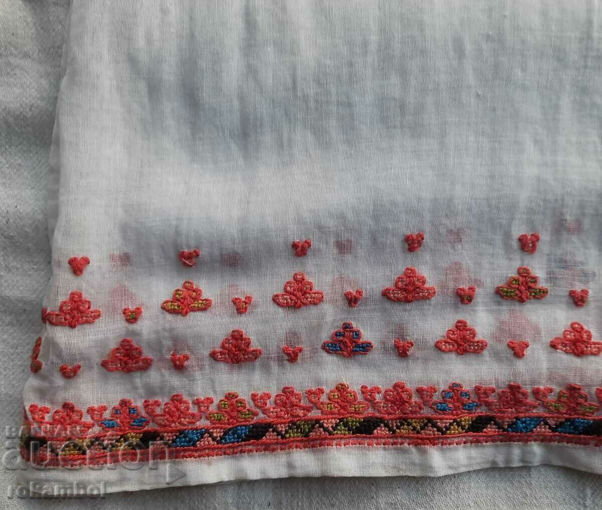 Доставка на Автентична финна фолклорна дреха за малко момиченце Доставка на Автентична финна фолклорна дреха за малко момиченце