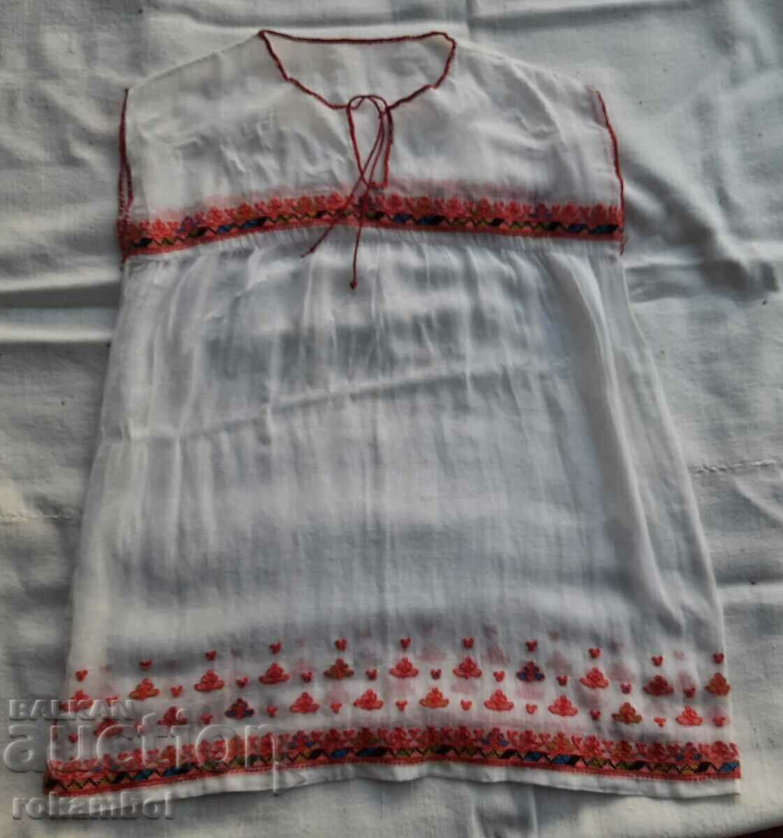 Rochie populară fină autentică pentru o fetiță Rochie populară fină autentică pentru o fetiță