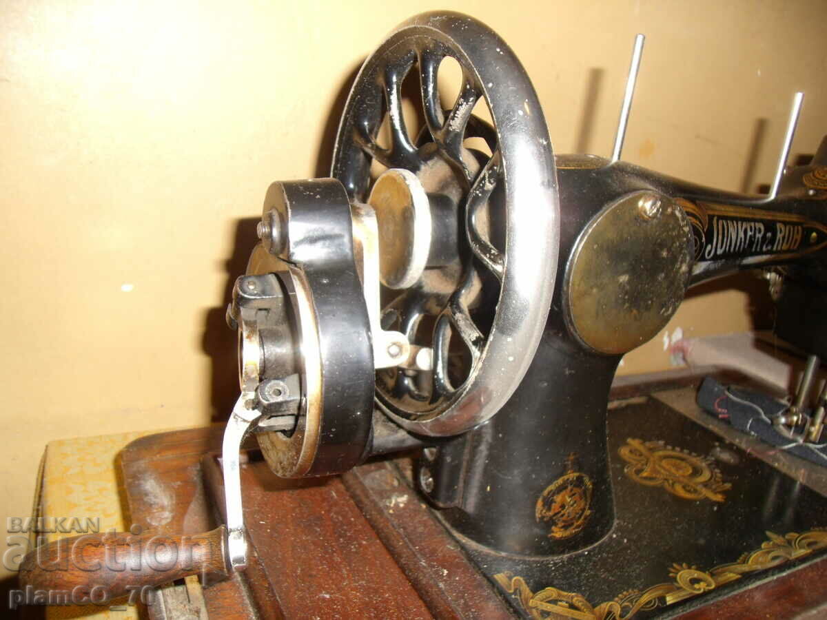 No. 006 old sewing machine - JUNKER & RUH - BRITAIN - with box with price 280.00 BGN | € 143.16