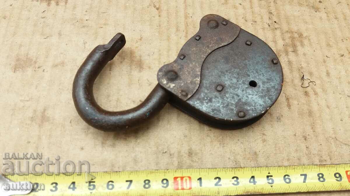 RENAISSANCE MASSIVE PADLOCK - 6 RENAISSANCE MASSIVE PADLOCK - 6