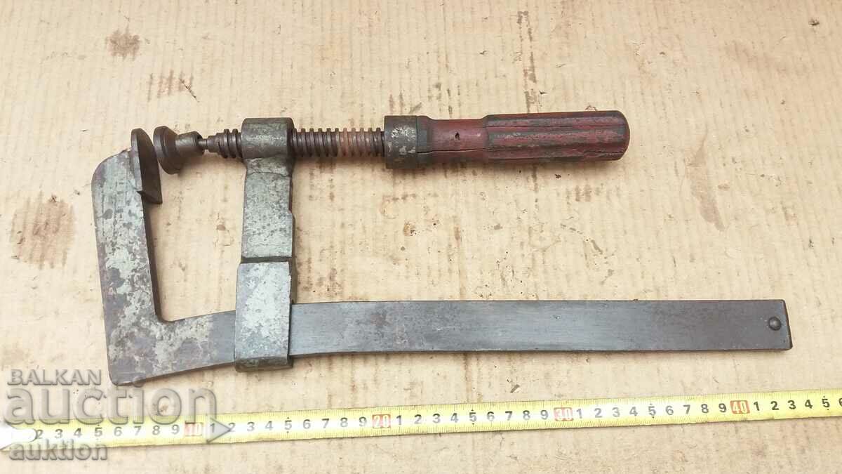 Delivery of OLD MASSIVE SOC. STEEL BRACKET, TOOL Delivery of OLD MASSIVE SOC. STEEL BRACKET, TOOL