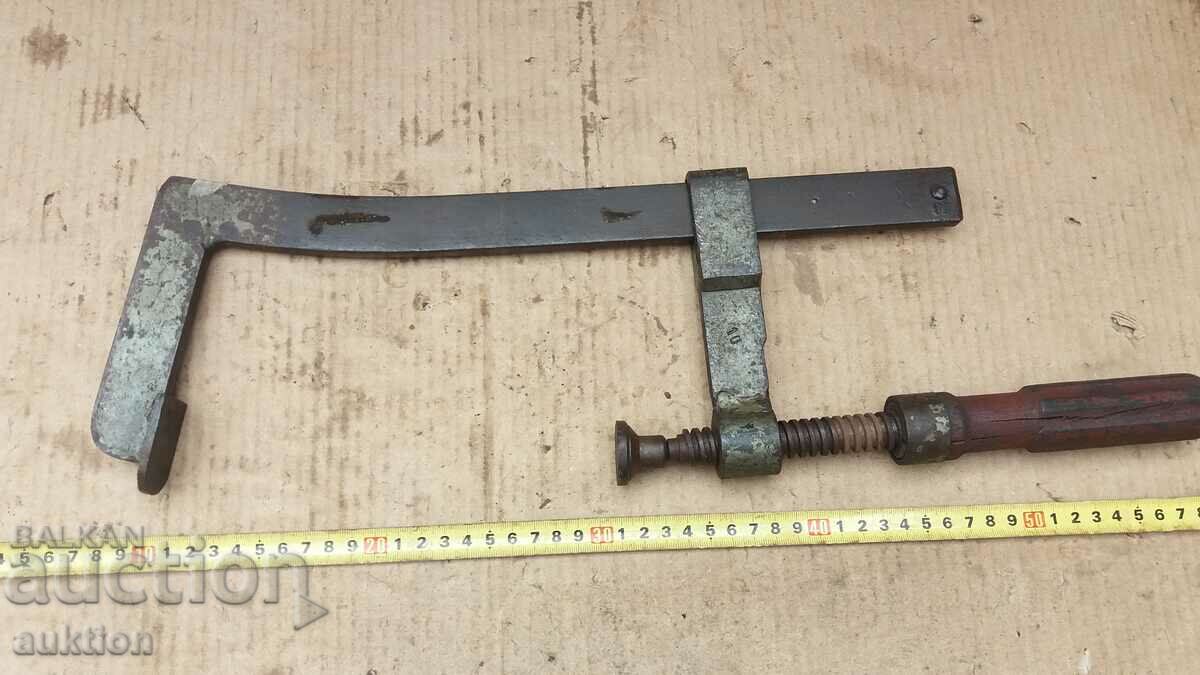 OLD MASSIVE SOC. STEEL BRACKET, TOOL - 7 OLD MASSIVE SOC. STEEL BRACKET, TOOL - 7