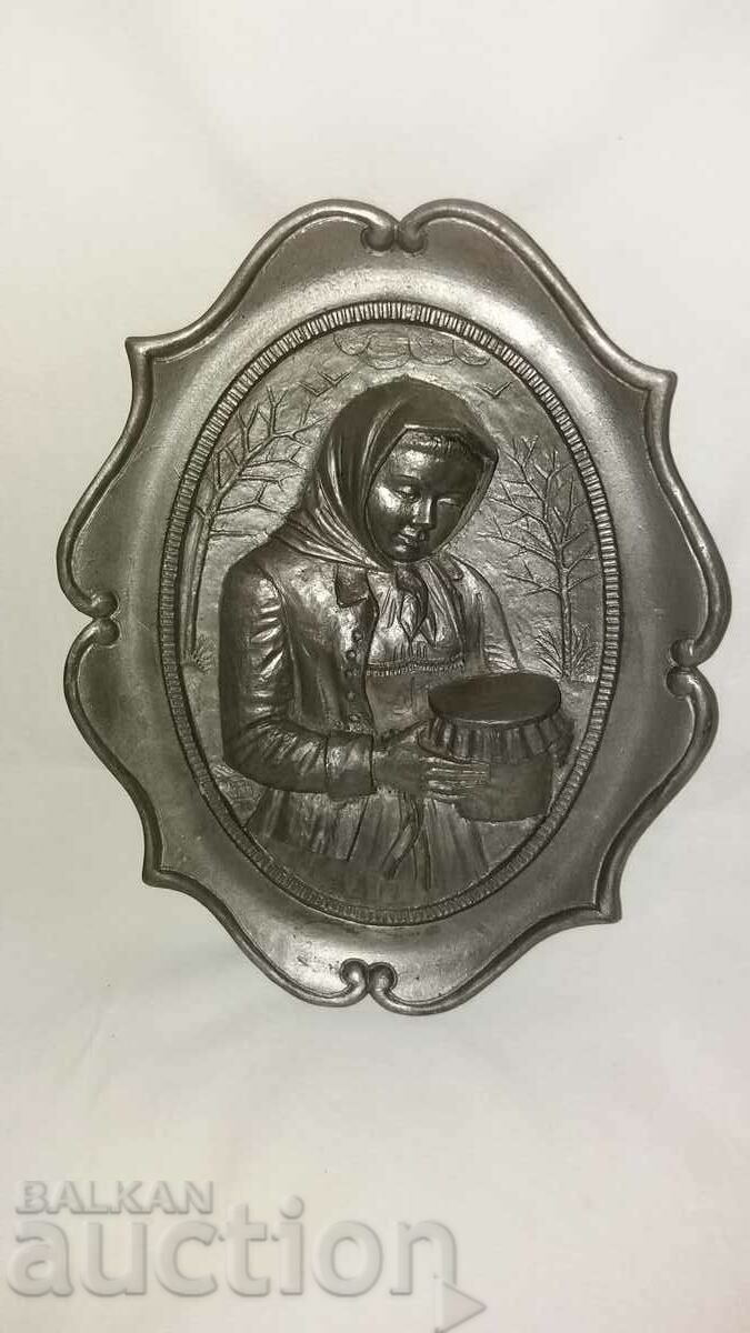 Old embossed pewter wall picture with price 25.00 BGN | € 12.78 Old embossed pewter wall picture with price 25.00 BGN | € 12.78