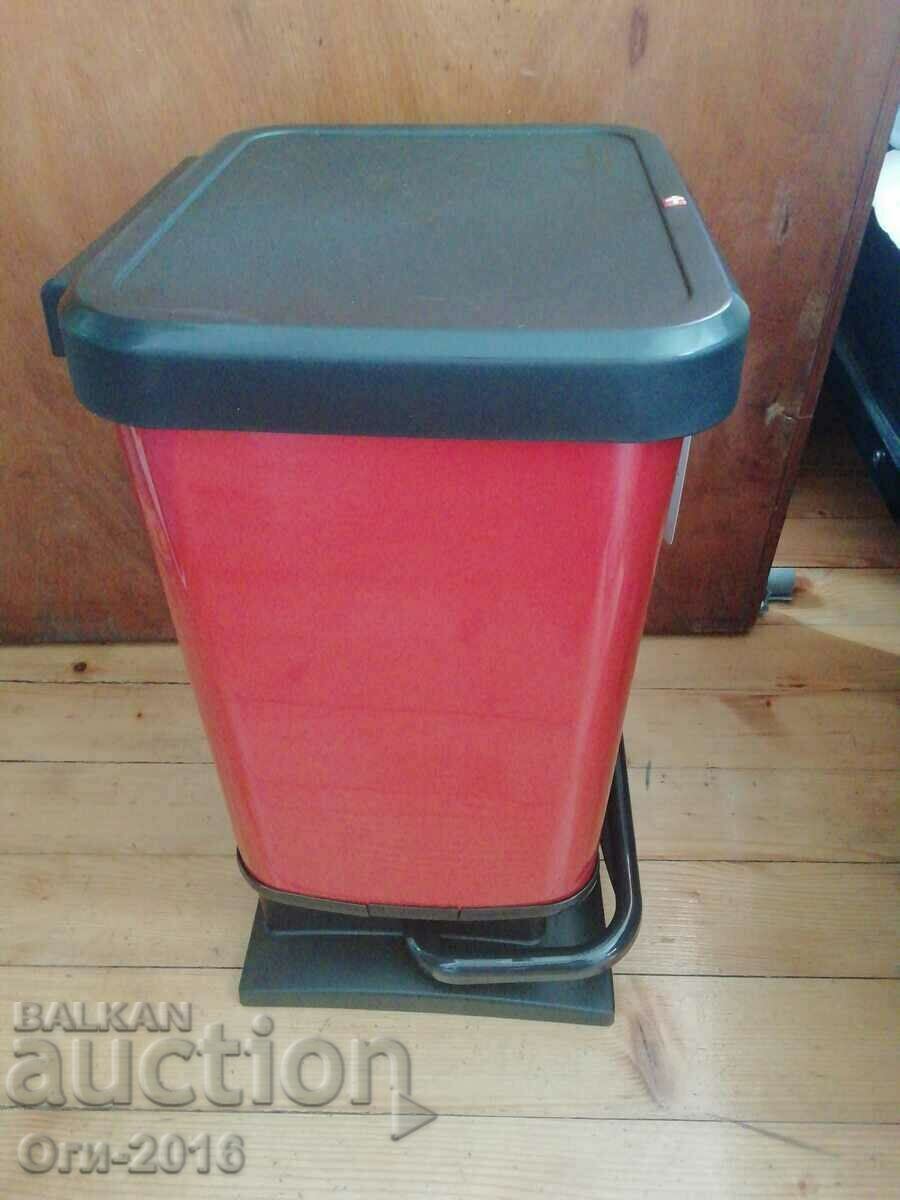Delivery of Waste bin 20l with lid, plastic SWISS MADE