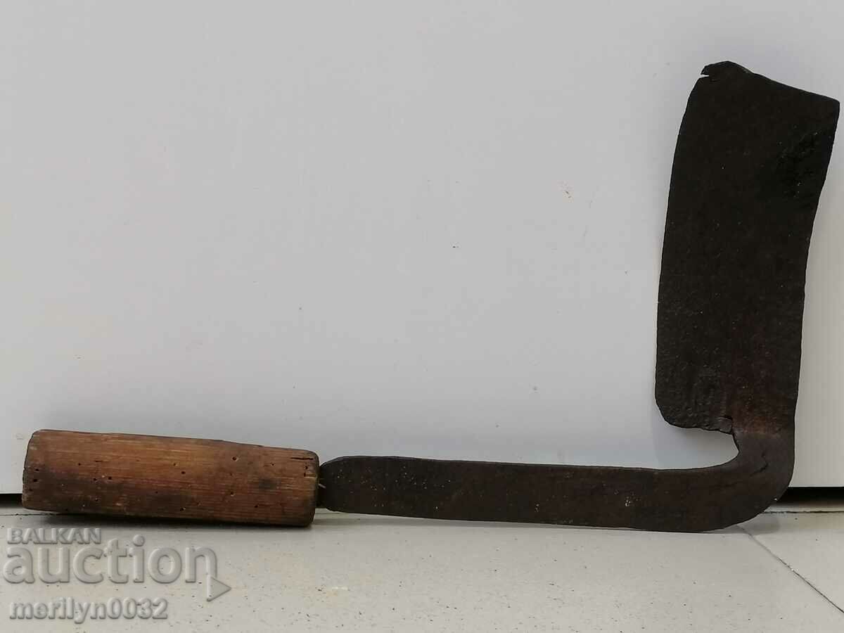 Auction Nalbandian instrument, knitter, satin, ax, hair santrach Auction Nalbandian instrument, knitter, satin, ax, hair santrach