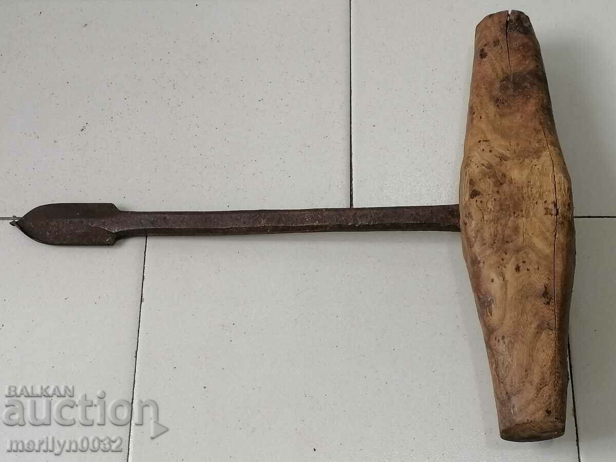 Auction  Old woodcutter, chopper, drill, tool