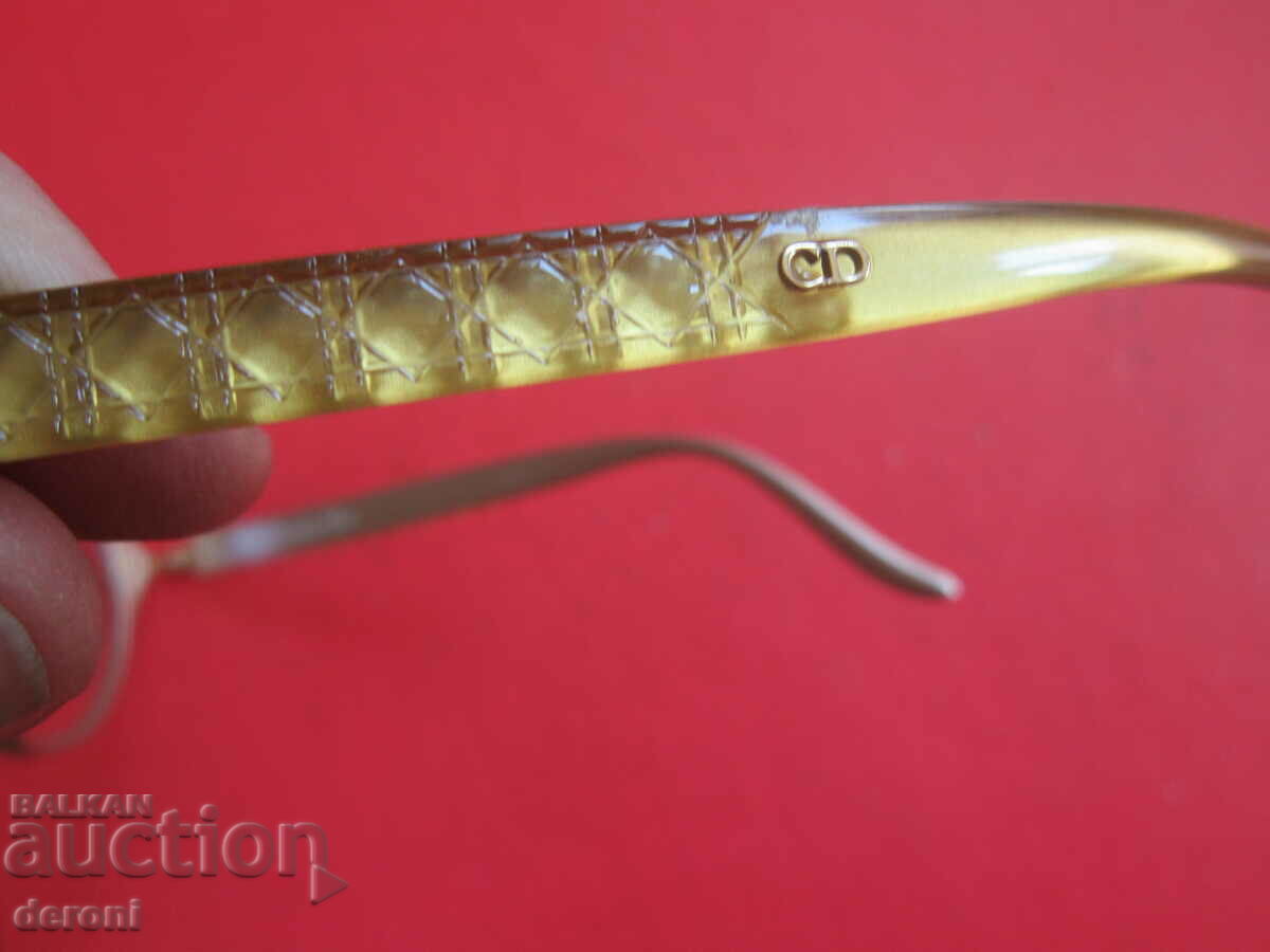 Delivery of Christian Dior glasses Delivery of Christian Dior glasses