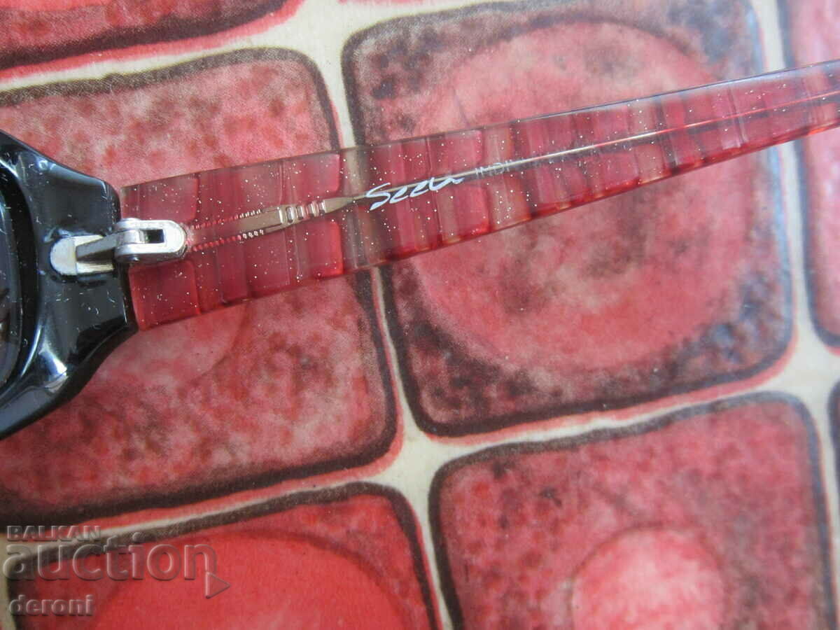 Delivery of Seen sunglasses