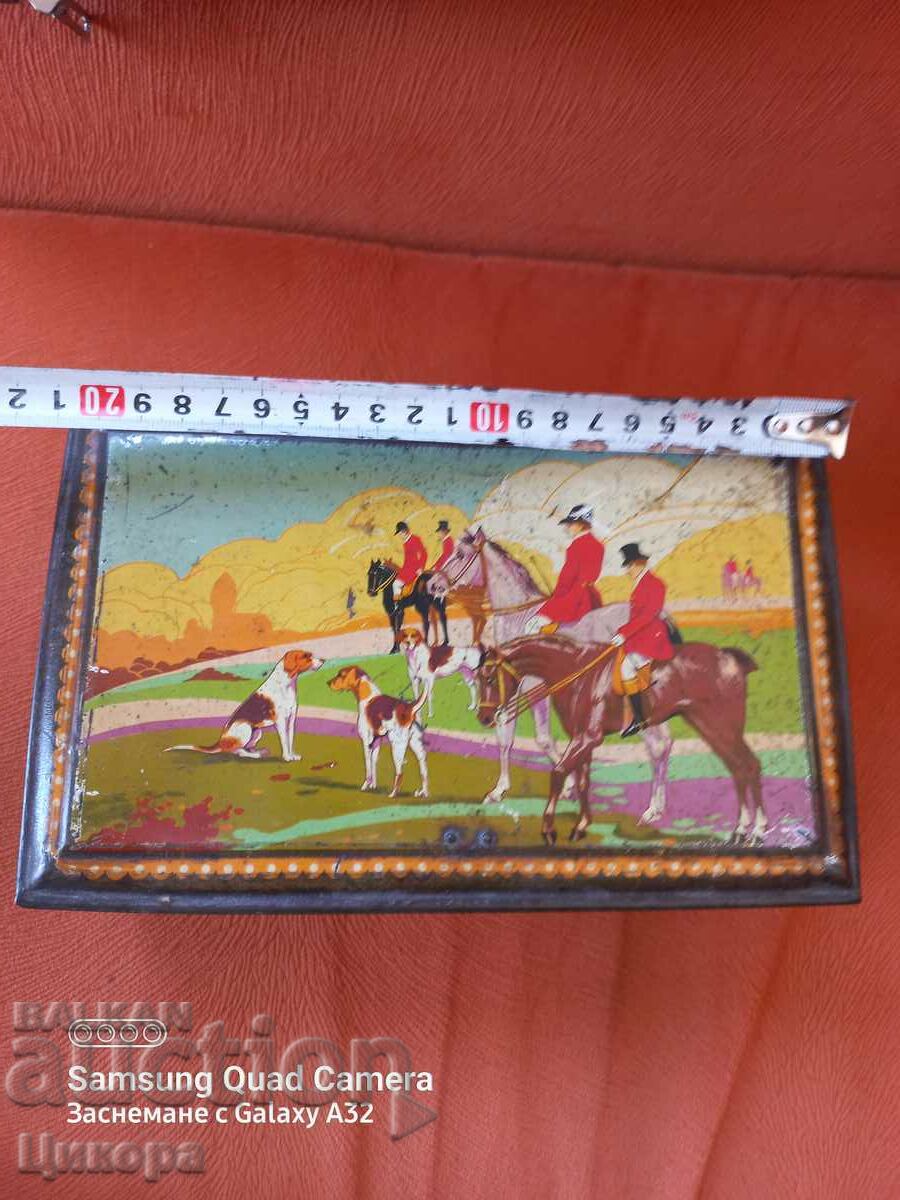 OLD METAL BOX HUNTING SCENE with price 50.00 BGN | € 25.56