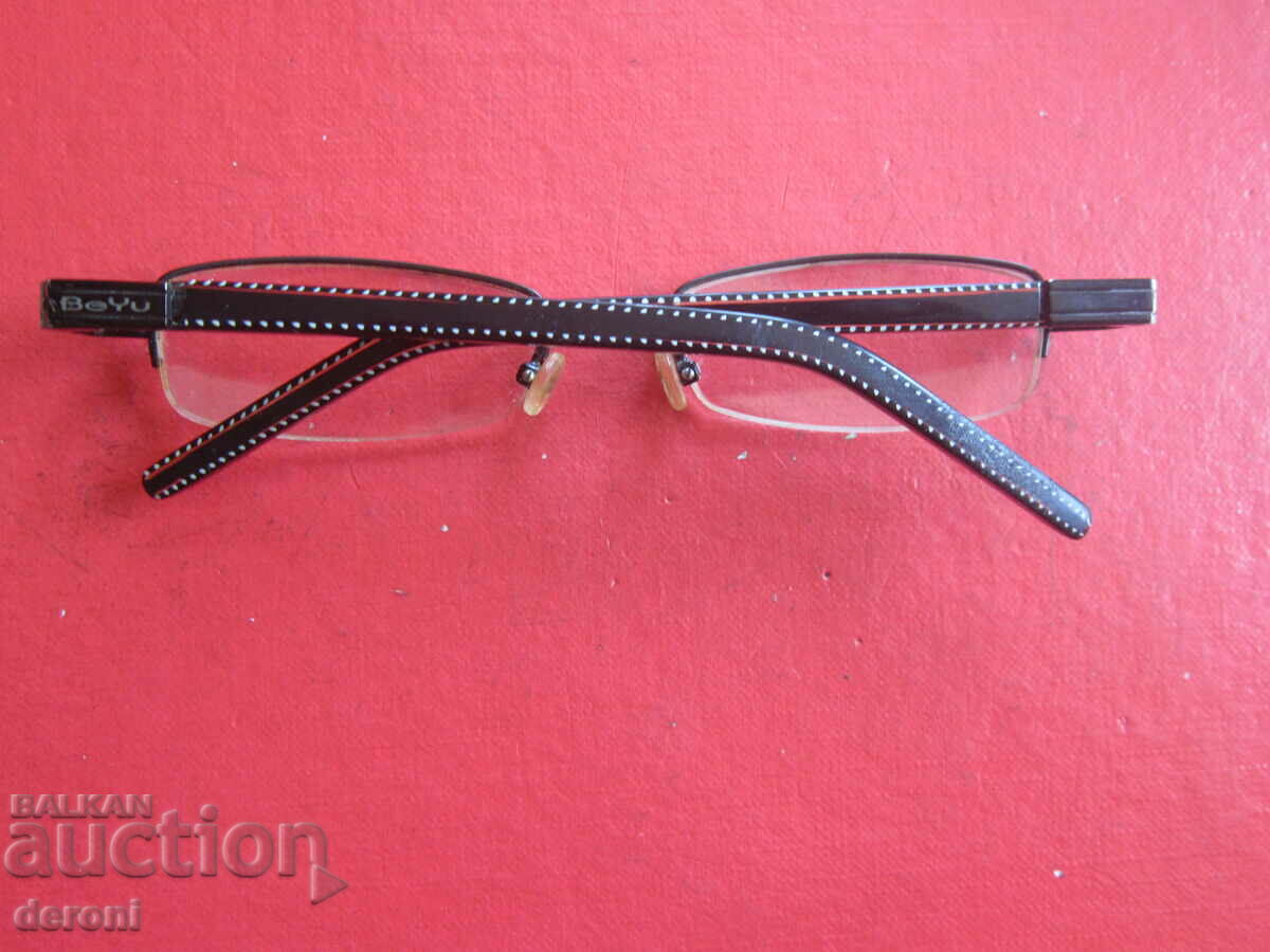Grozavi ochelari germani cu preț 25.00 BGN | € 12.78