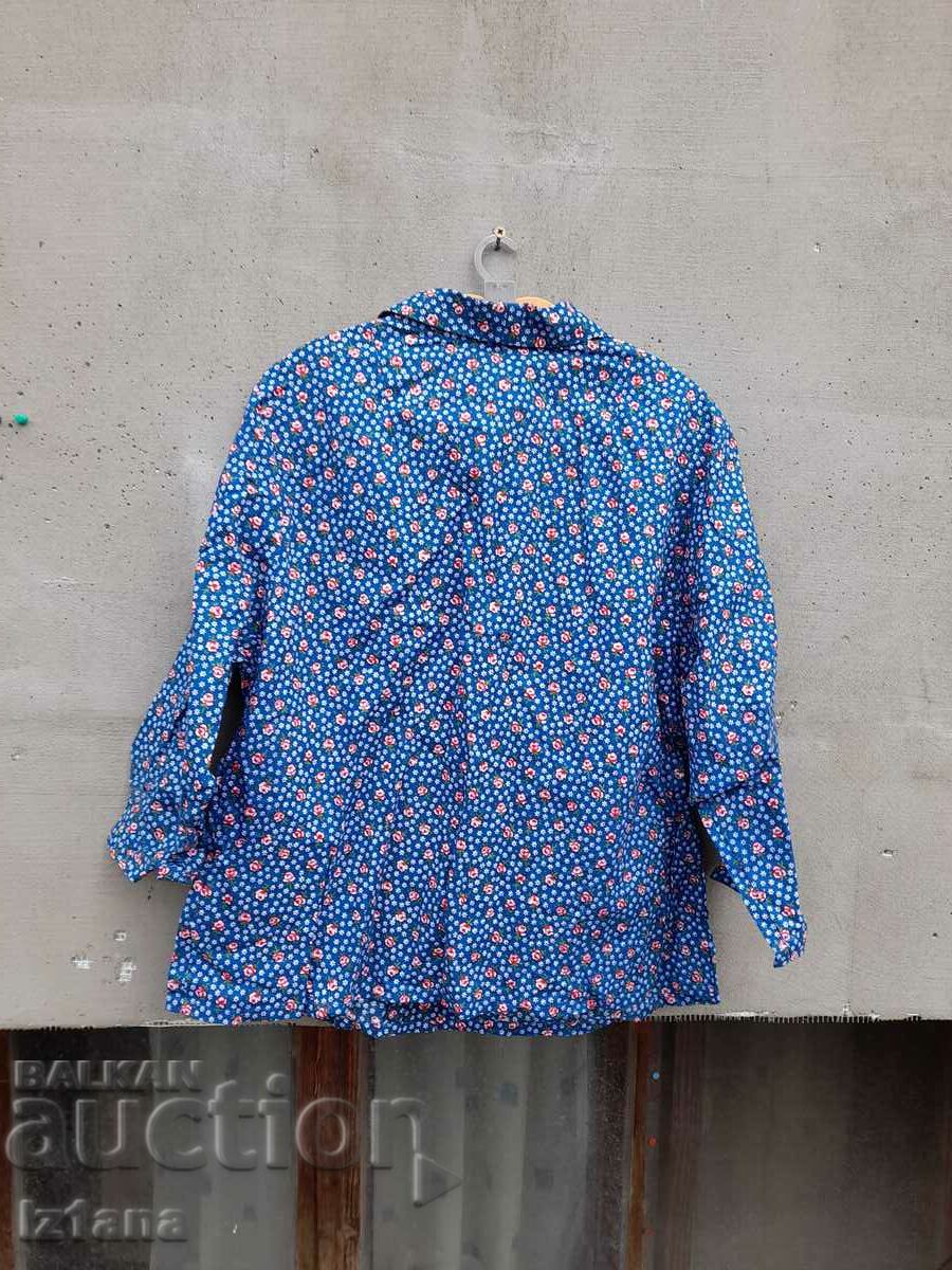 Delivery of Old lady's blouse Delivery of Old lady's blouse