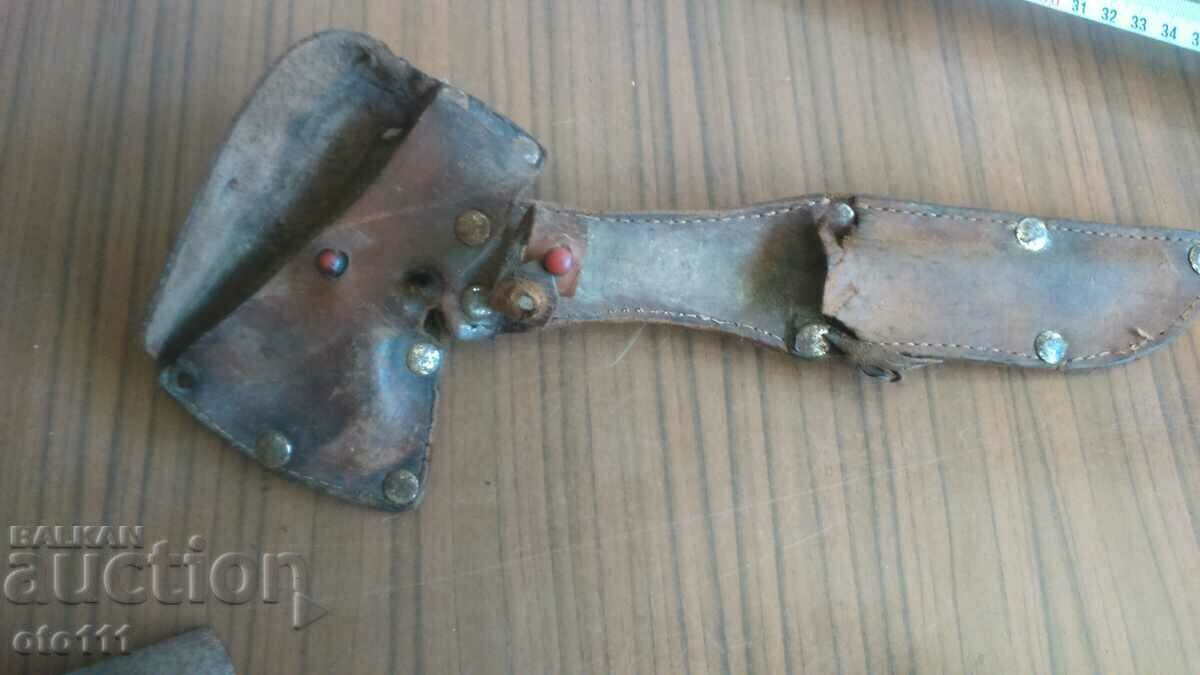 OLD KNIFE AND AX SET - 6 OLD KNIFE AND AX SET - 6