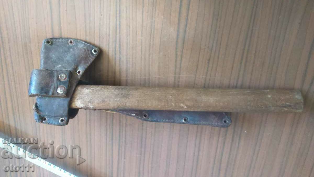 OLD KNIFE AND AX SET - 7 OLD KNIFE AND AX SET - 7