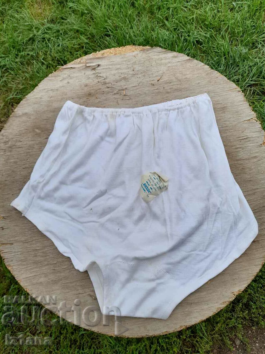 Plicul vechii doamne, Gatti cu preț 12.00 BGN | € 6.14 Plicul vechii doamne, Gatti cu preț 12.00 BGN | € 6.14