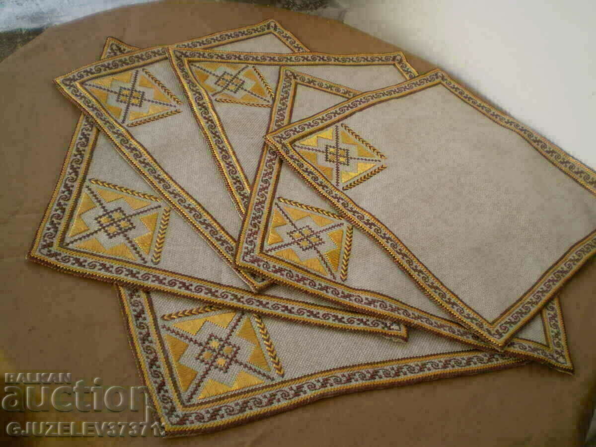 Delivery of Set of 6 hand-embroidered plaids on panama linen Delivery of Set of 6 hand-embroidered plaids on panama linen