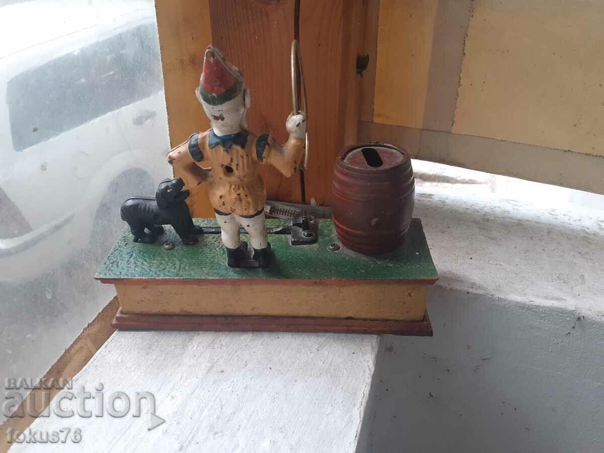 Δημοπρασία Παλιό μεταλλικό παιχνίδι μαντέμι με μηχανισμό - δουλειές Δημοπρασία Παλιό μεταλλικό παιχνίδι μαντέμι με μηχανισμό - δουλειές