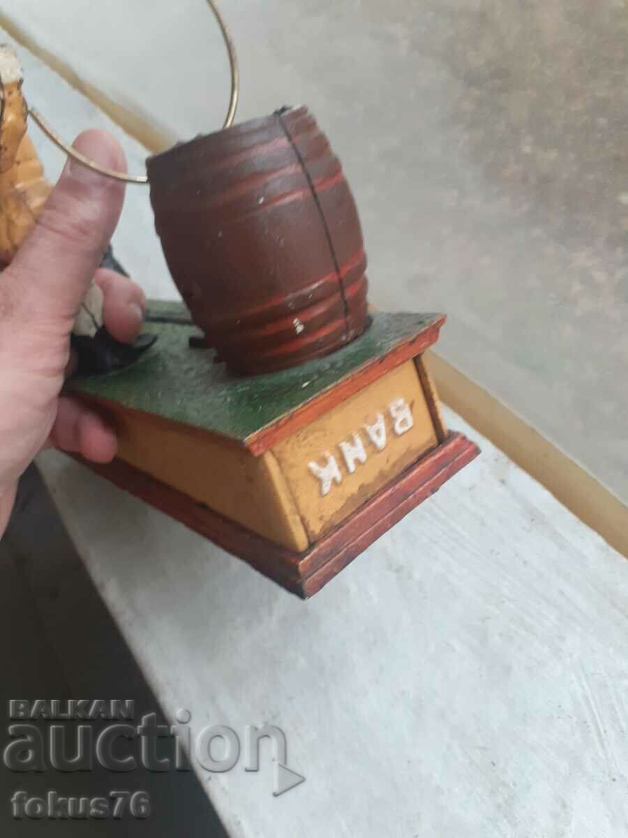 Παράδοση Παλιό μεταλλικό παιχνίδι μαντέμι με μηχανισμό - δουλειές Παράδοση Παλιό μεταλλικό παιχνίδι μαντέμι με μηχανισμό - δουλειές