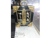 Old lacquer jewelry box with mother-of-pearl inlays - Beauty