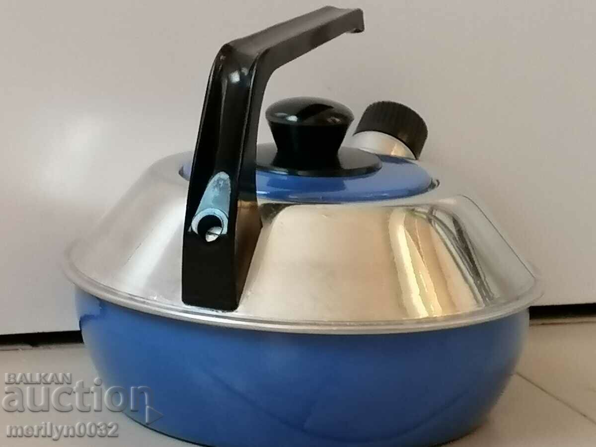 Auction Old teapot, coffee pot, jug, GDR social period Auction Old teapot, coffee pot, jug, GDR social period