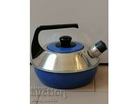 Ceainic vechi, ibric de cafea, ulcior, perioada sociala RDG