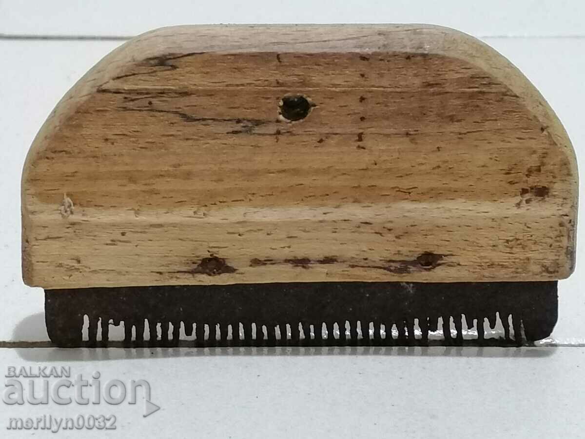 Old chest for horse, comb, chess, combs - 7