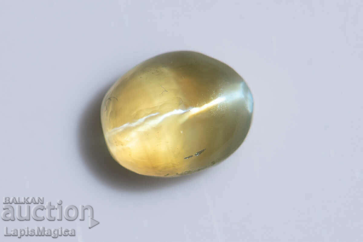 Yellow chrysoberyl with cat's eye effect 0.93ct oval