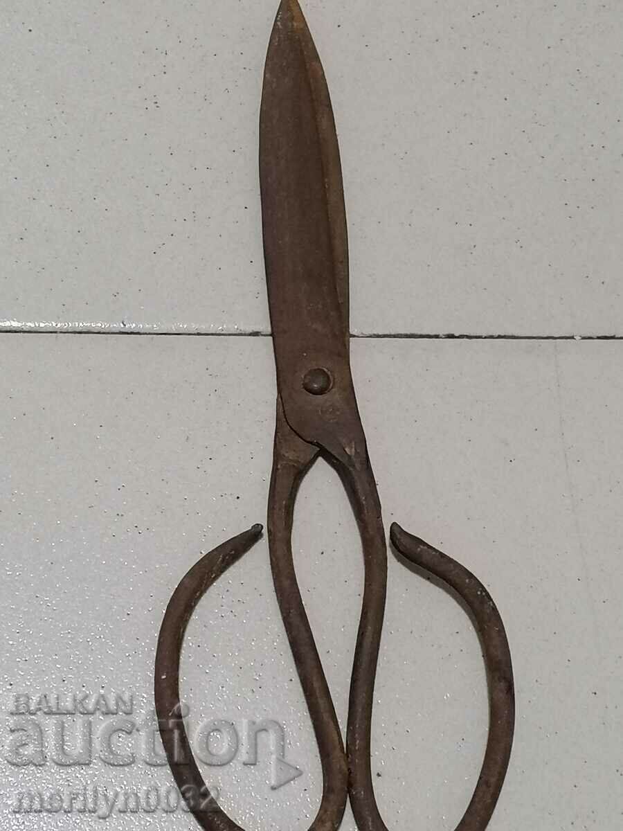 Delivery of Renaissance forged scissors, wrought iron Delivery of Renaissance forged scissors, wrought iron