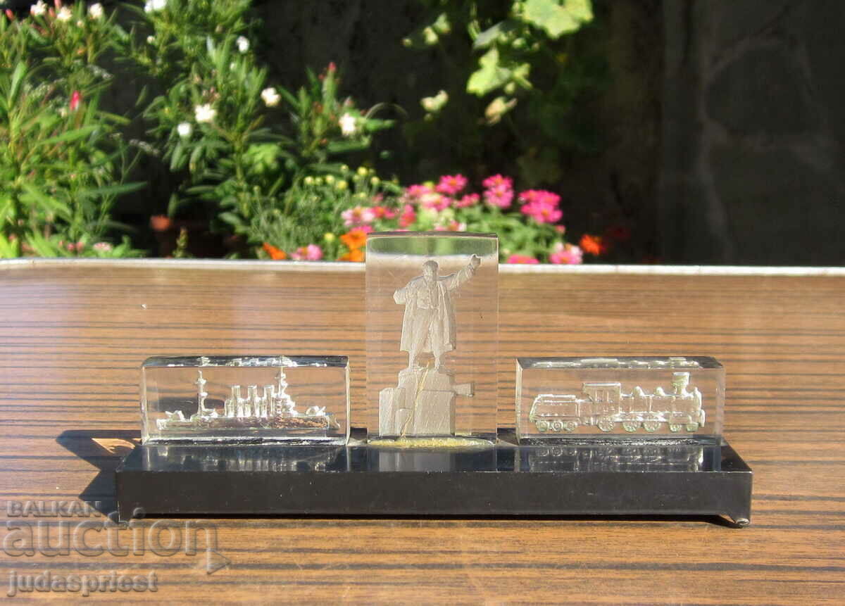 old Russian Soviet figure plastic Lenin ship locomotive with price 35.00 BGN | € 17.90 old Russian Soviet figure plastic Lenin ship locomotive with price 35.00 BGN | € 17.90