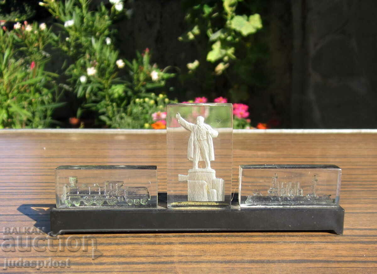 veche figură sovietică rusă din plastic, locomotivă navă Lenin