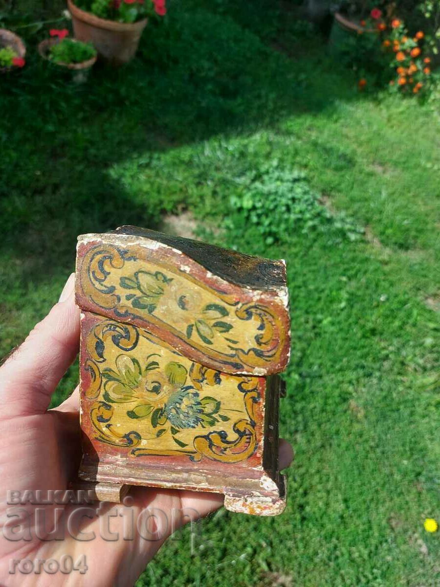 BOX - VERY OLD - PAINTING with price 455.00 BGN | € 232.64 BOX - VERY OLD - PAINTING with price 455.00 BGN | € 232.64