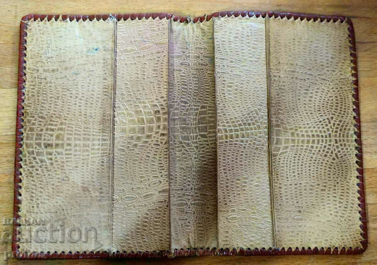 Auction Old crocodile leather wallet Auction Old crocodile leather wallet