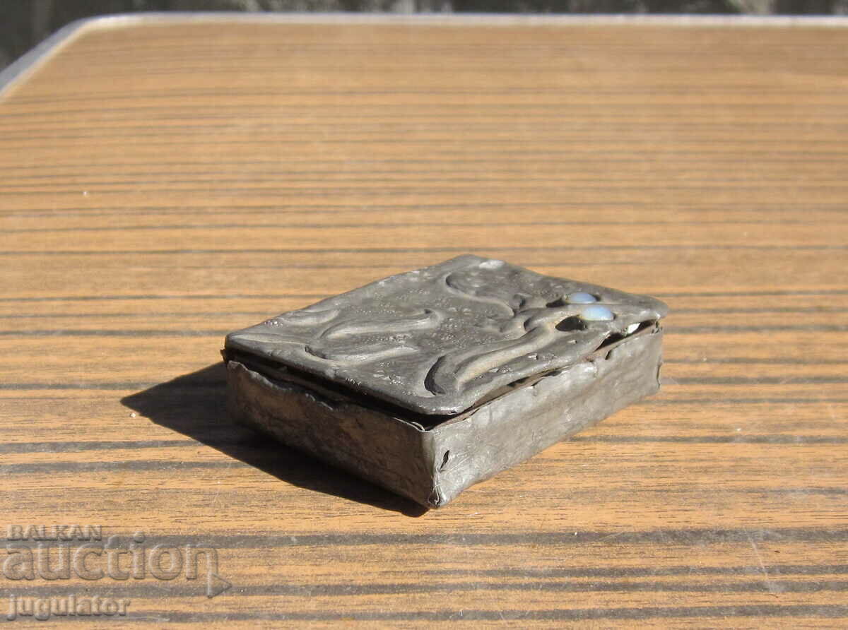 Auction an old Bulgarian Renaissance snuff box Auction an old Bulgarian Renaissance snuff box