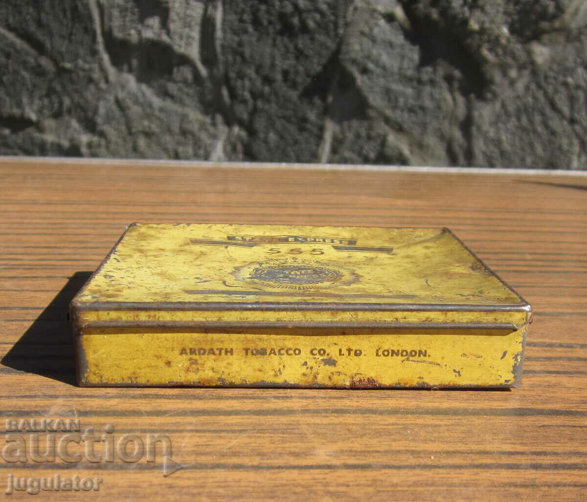 Delivery of old metal tin snuff box of cigarettes Delivery of old metal tin snuff box of cigarettes