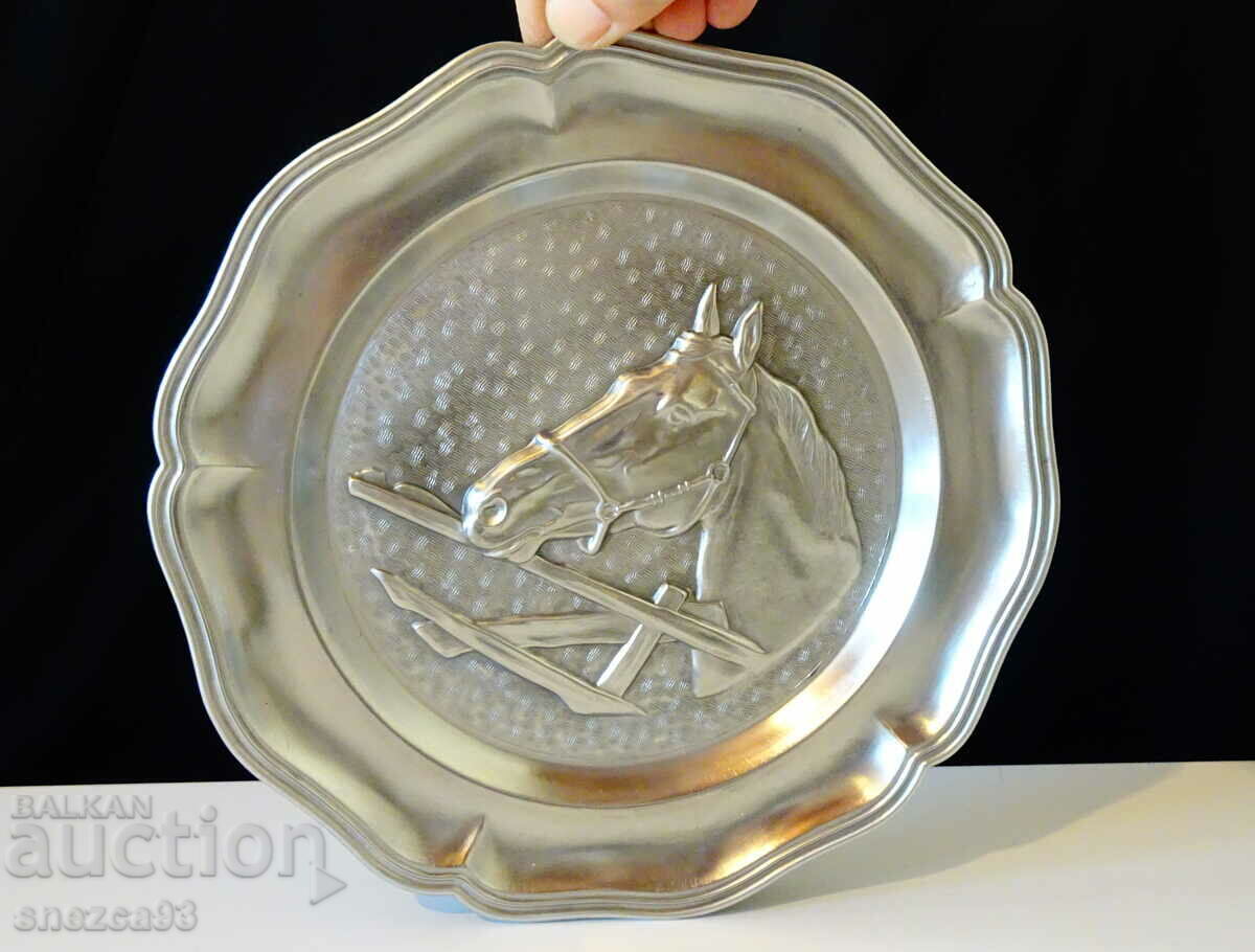 Κον πανο, πιάτο από κασσίτερο Κον πανο, πιάτο από κασσίτερο