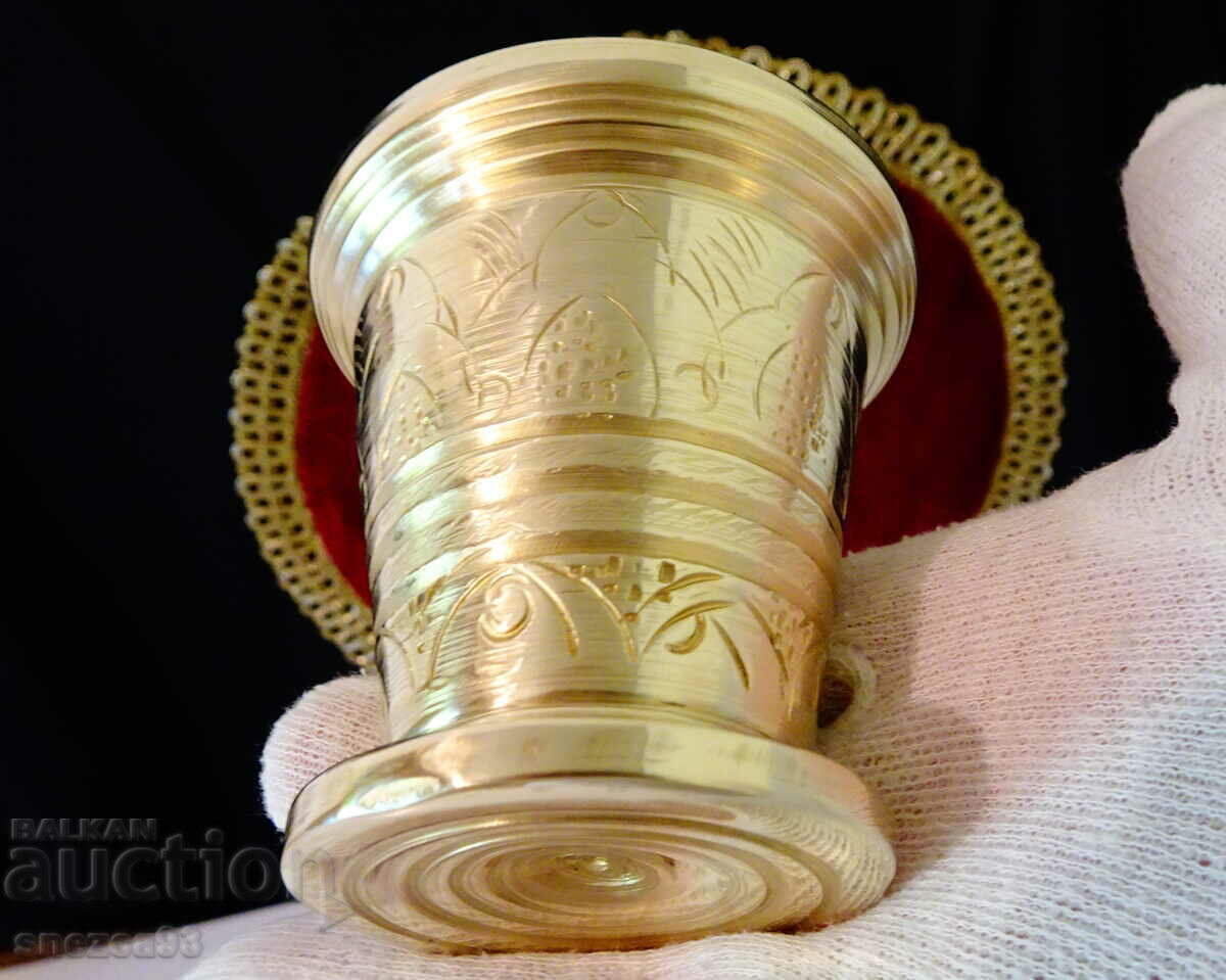 Auction Engraved bronze mortar and pestle 540 g. Auction Engraved bronze mortar and pestle 540 g.