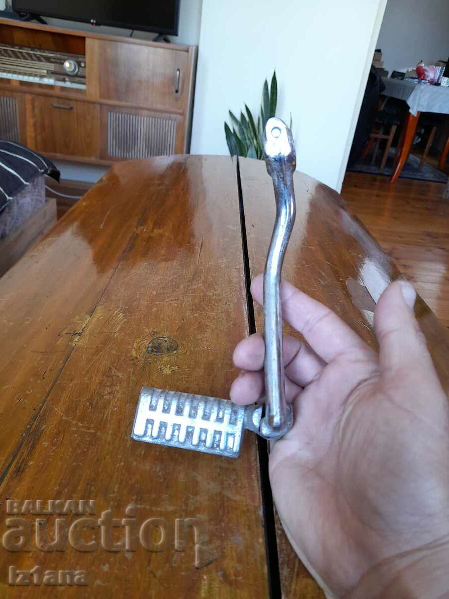 Auction Old engine ignition crank, motorcycle Auction Old engine ignition crank, motorcycle