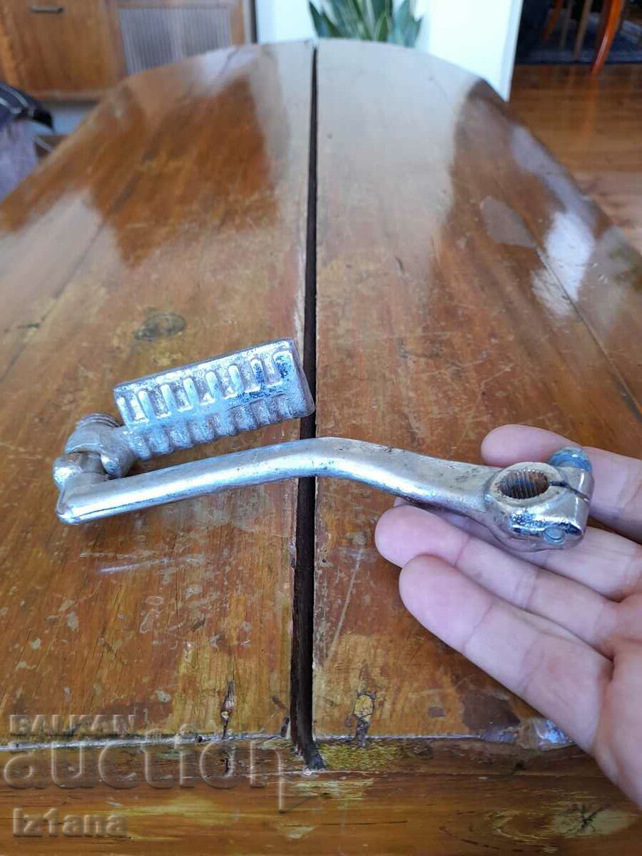 Delivery of Old engine ignition crank, motorcycle Delivery of Old engine ignition crank, motorcycle