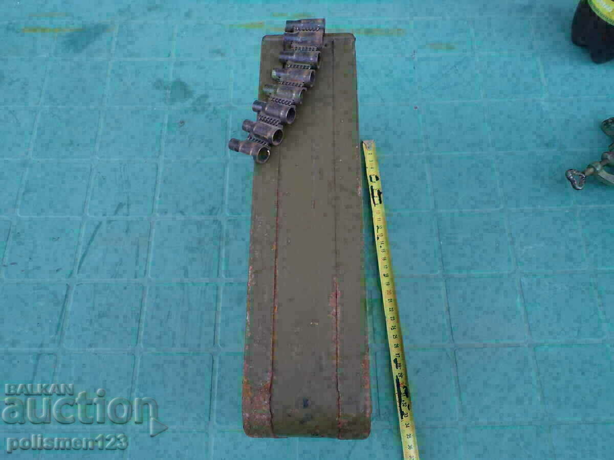 CUTIA Militară cu preț 40.00 BGN | € 20.45 CUTIA Militară cu preț 40.00 BGN | € 20.45