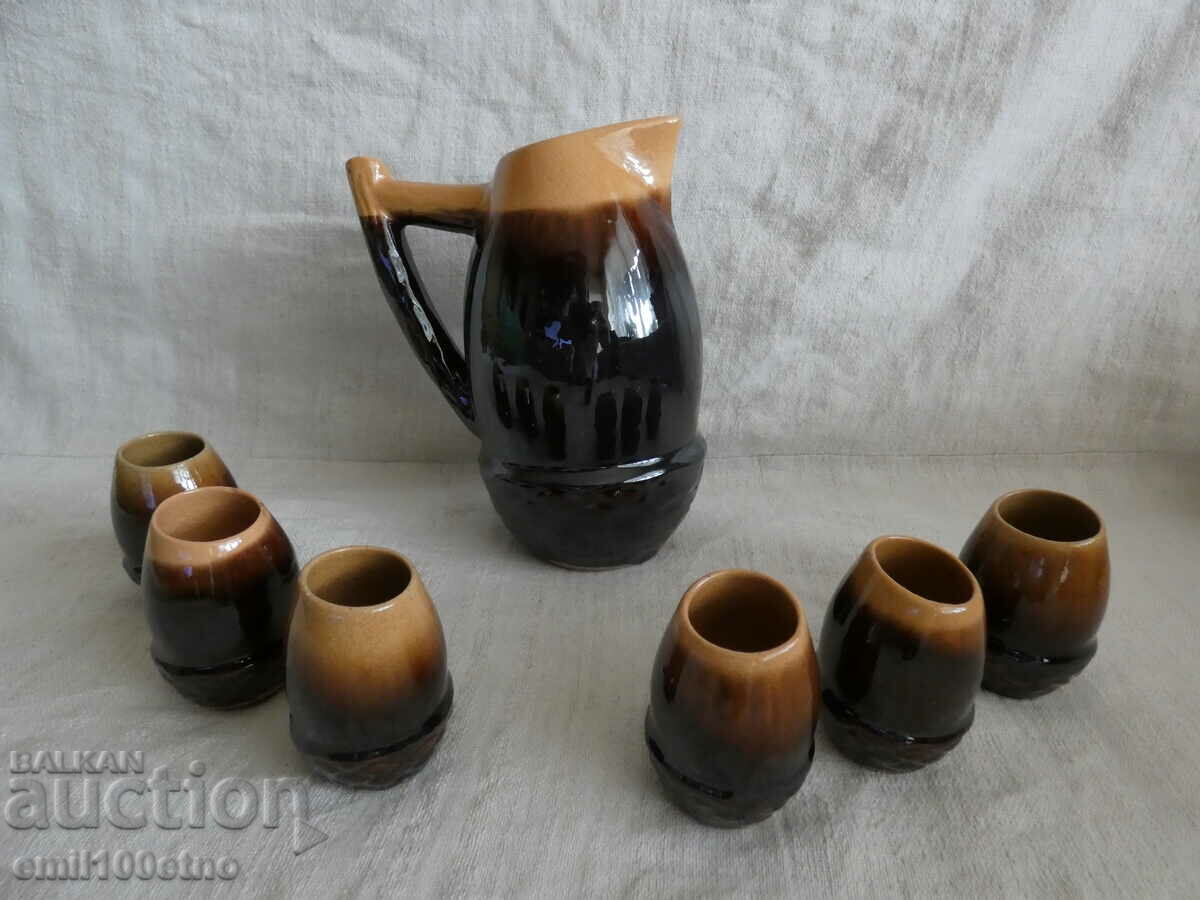 Urcior de serviciu cu 6 pahare in forma de ghinda Ceramica bulgara SP cu preț 20.00 BGN | € 10.23 Urcior de serviciu cu 6 pahare in forma de ghinda Ceramica bulgara SP cu preț 20.00 BGN | € 10.23