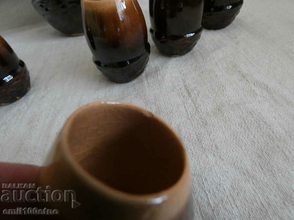 Urcior de serviciu cu 6 pahare in forma de ghinda Ceramica bulgara SP - 5 Urcior de serviciu cu 6 pahare in forma de ghinda Ceramica bulgara SP - 5