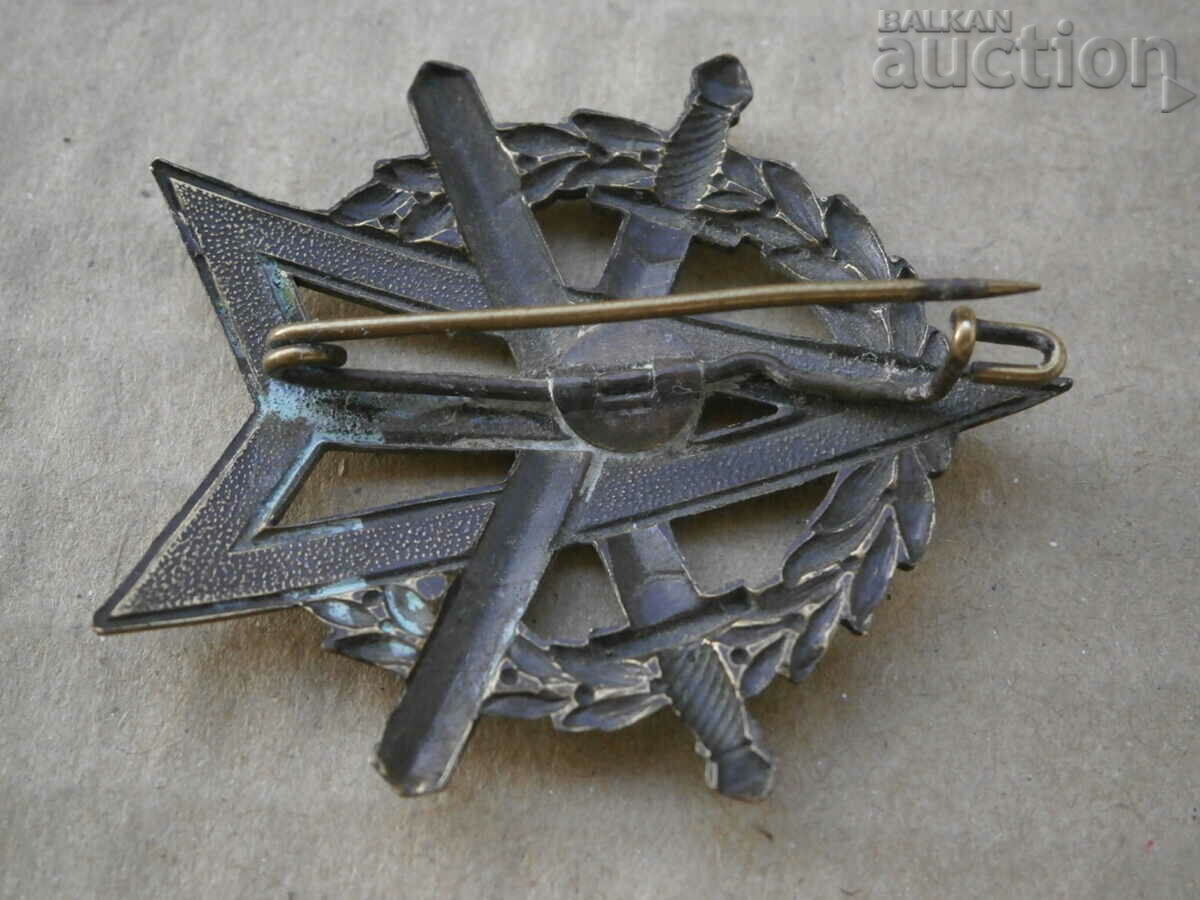 Delivery of vintage insignia Swords with lightning bolt and wreath Delivery of vintage insignia Swords with lightning bolt and wreath