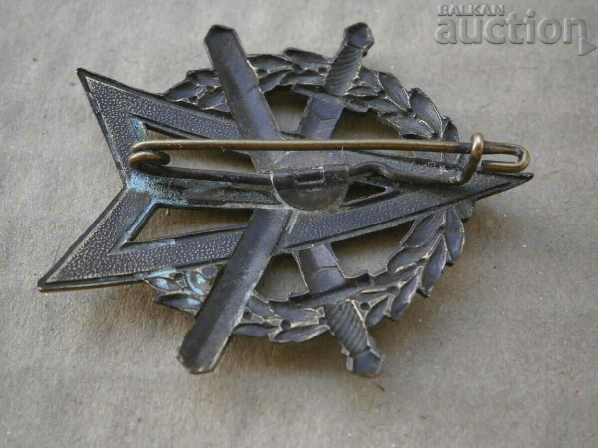 vintage insignia Swords with lightning bolt and wreath - 5 vintage insignia Swords with lightning bolt and wreath - 5