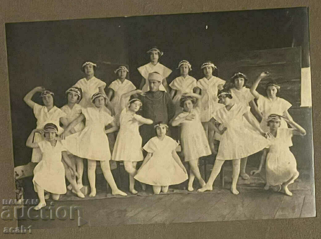 Yunak Ballerini Luskovac 1931 with price 19.99 BGN | € 10.22 Yunak Ballerini Luskovac 1931 with price 19.99 BGN | € 10.22